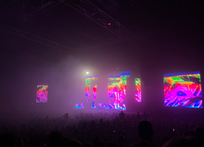 Photo from the nightclub Zénith in Paris with pink and blue neon lights